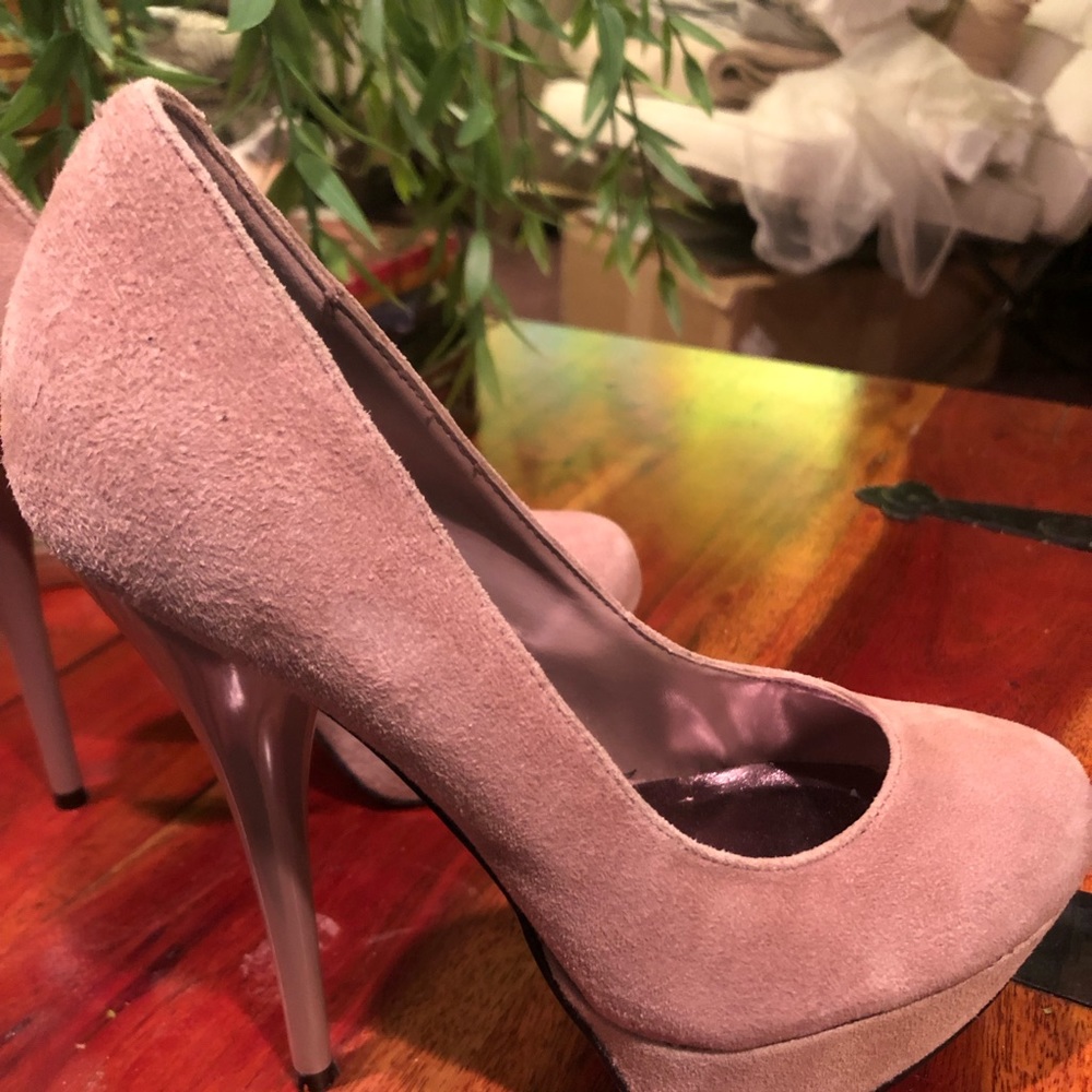 All the celebs are wearing Steve Madden “Caryssa” nude pump heels